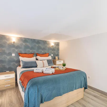 Deluxe Spacious Flats W Mezzanine By Host Wise Apartment