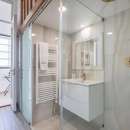 Deluxe Spacious Flats W Mezzanine By Host Wise Apartment *