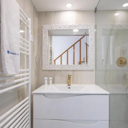 Apartment Deluxe Spacious Flats W Mezzanine By Host Wise