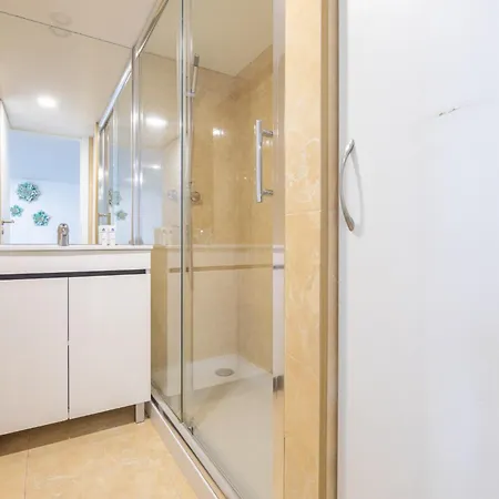 Apartment Deluxe Spacious Flats W Mezzanine By Host Wise